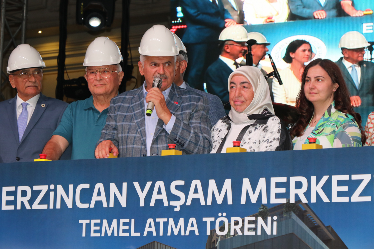 Binali Yıldırım, Erzincan'da Yaşam Merkezi'nin temel atma törenine katıldı