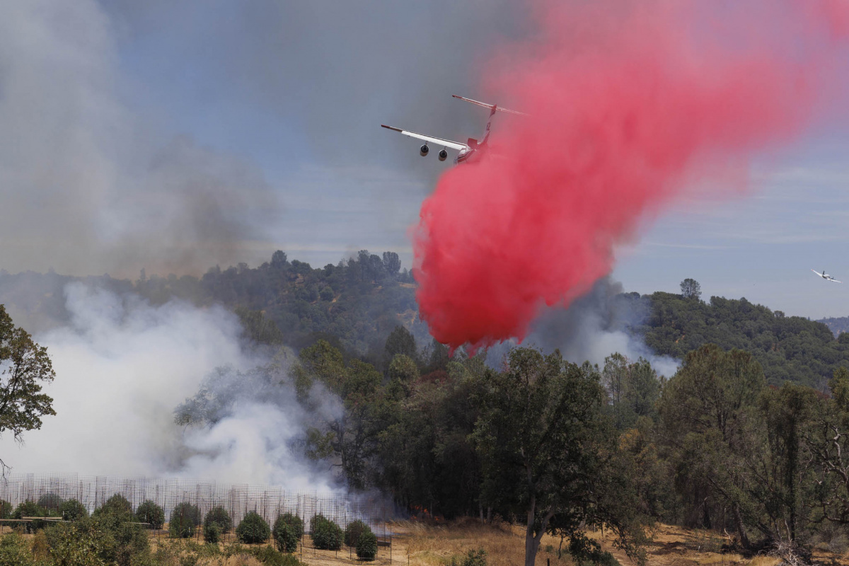 California yılın en büyük yangınıyla mücadele ediyor