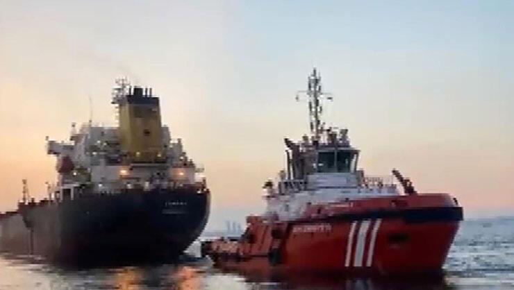 İstanbul Boğazı'nda arıza yapan tanker kurtarıldı