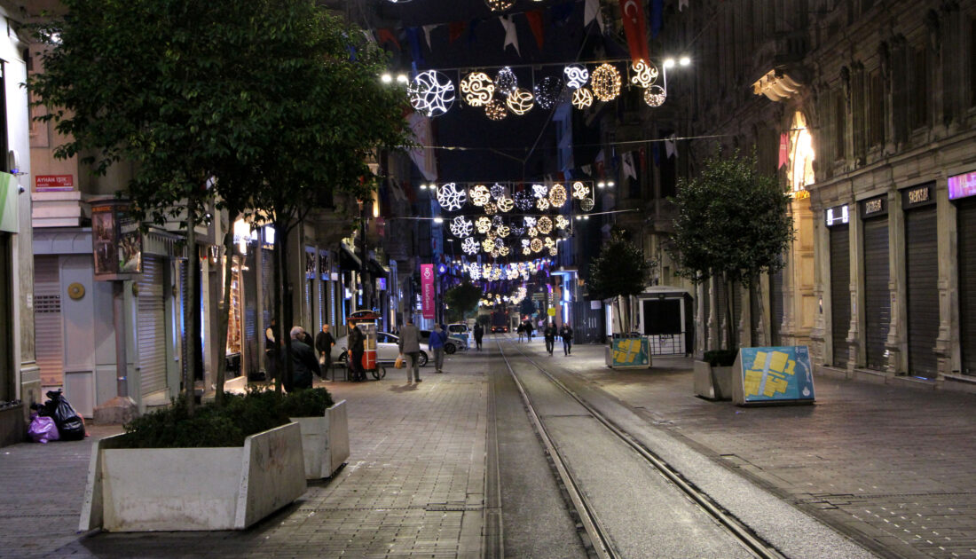 Bombalı saldırı sonrası beton saksılar İstiklal Caddesi'nden kaldırılıyor