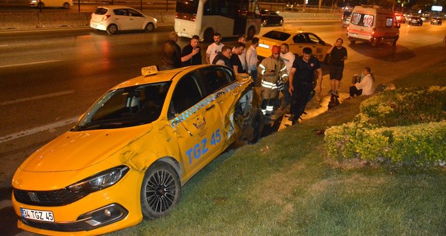 Kadıköy’de makas kazası: 1’i ağır 4 yaralı