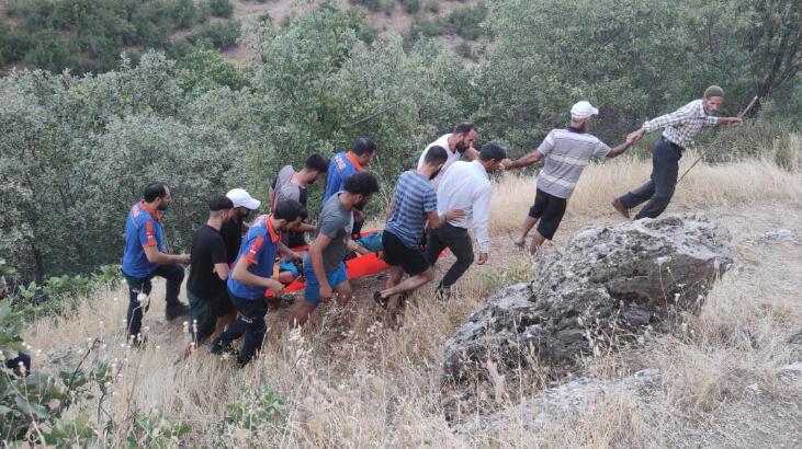 Kayalıktan düştü, AFAD ekiplerince yaralı olarak kurtarıldı