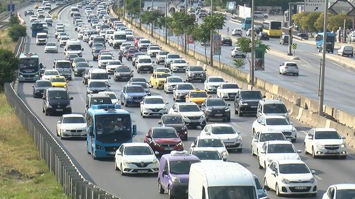 Kurban Bayramı arifesinde trafik yoğunluğu havadan görüntülendi