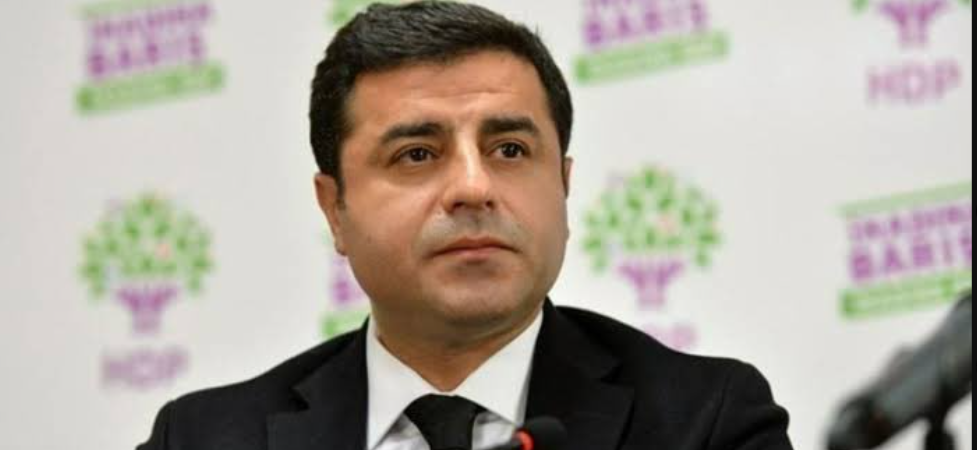 Selahattin Demirtaş aktif siyaseti bıraktığını açıkladı