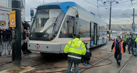 Eminönü-Sirkeci istikametinde seyreden T1 Kabataş-Bağcılar Tramvayı raydan çıktı